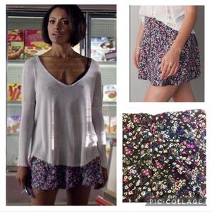*RARE* Vintage 2000s Kat Graham -Bonnie Bennett AE Floral Mini Skirt